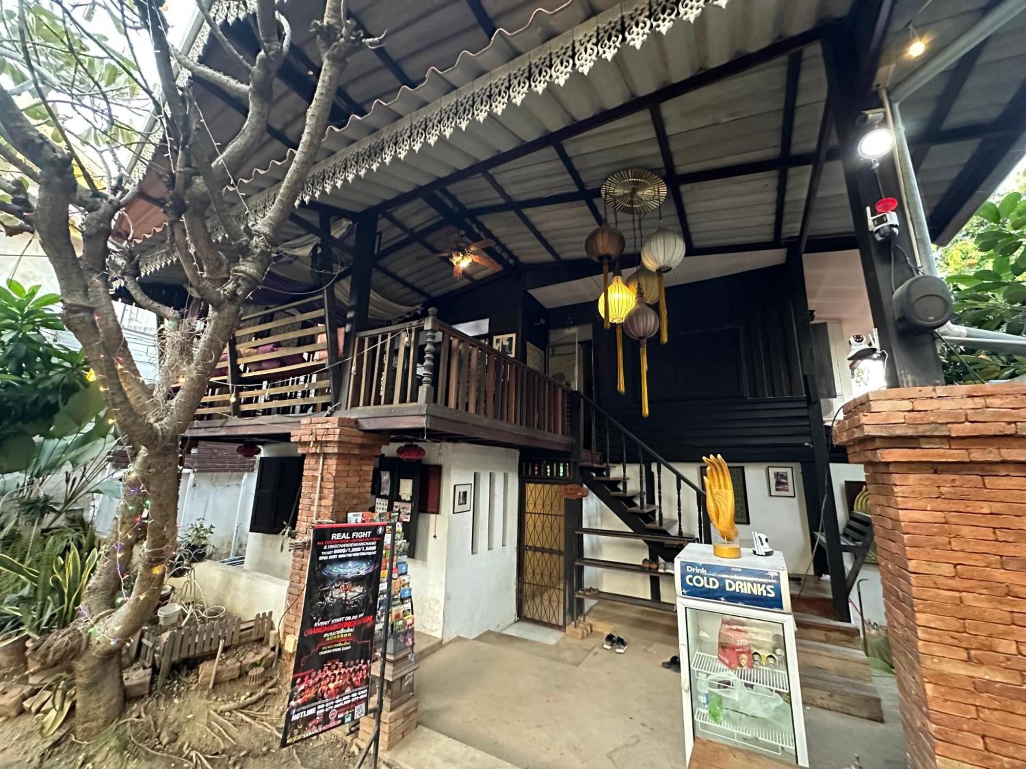 チエンマイ Nearthepark Boutique Houseホステル エクステリア 写真